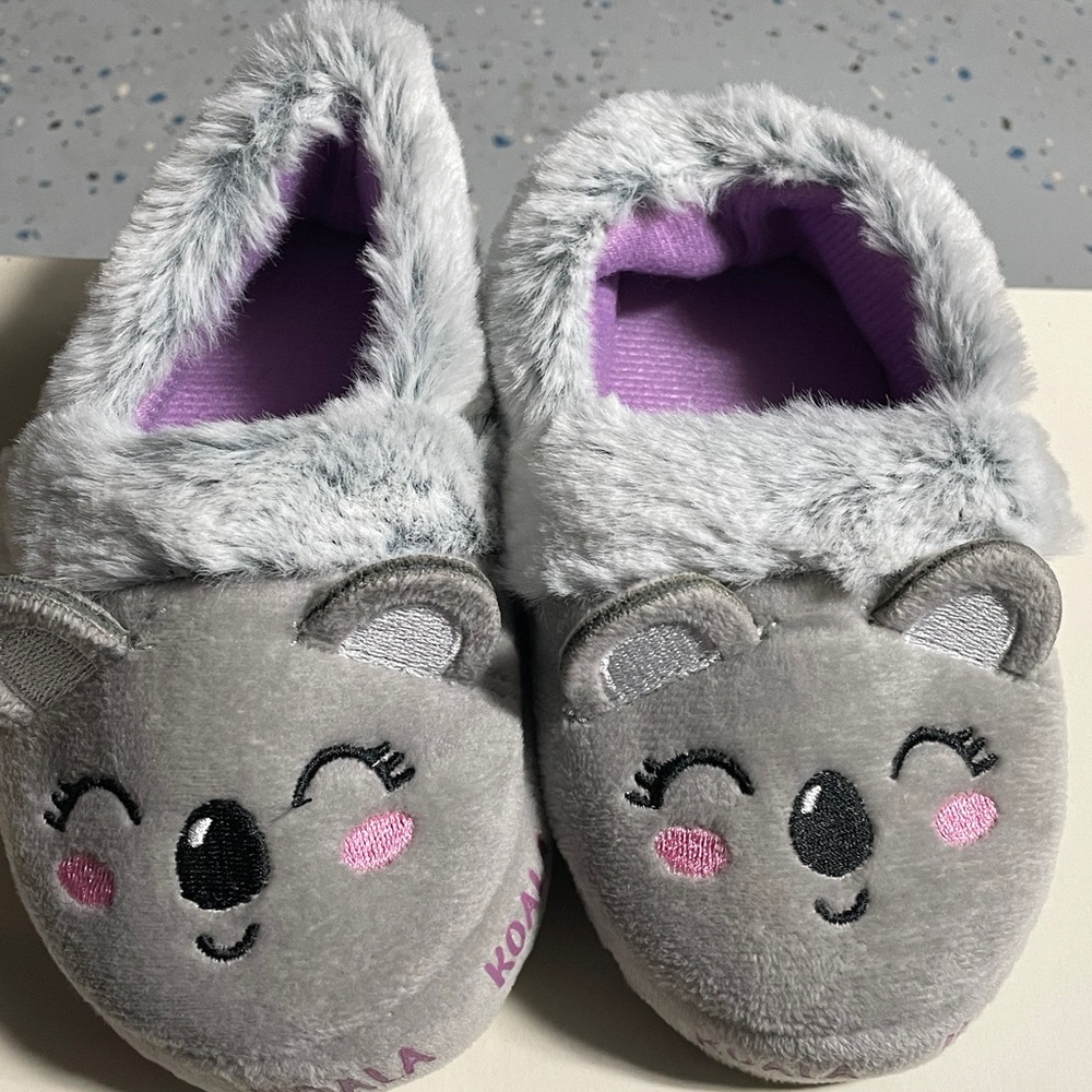 Brand New Koala Kids Gray and Pink Slippers Without Tags and Box